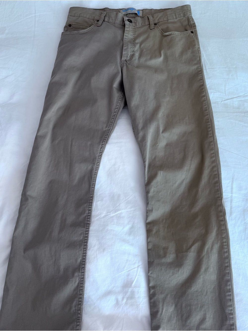 Wrangler Men's Slim Straight Jeans in Khaki - Picture 2 of 6